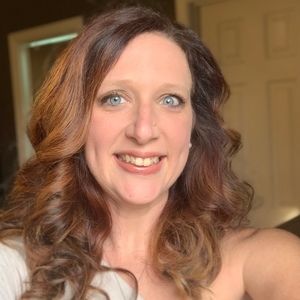 Meet your Posher, Adrienne